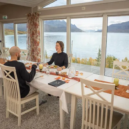 Lodge Arctic Panorama